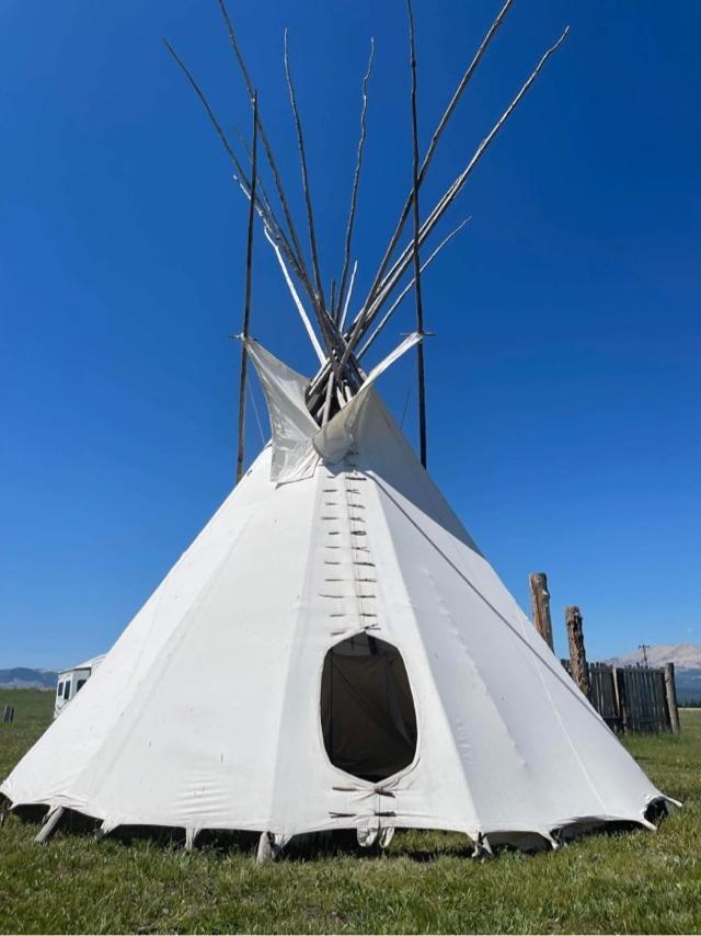 Гостевой дом Montana Old West Cabins Babb Экстерьер фото