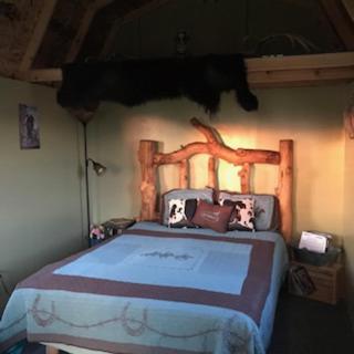 Гостевой дом Montana Old West Cabins Babb Экстерьер фото